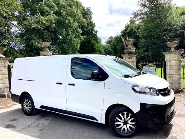 Vauxhall Vivaro 2900 1.5d 100PS Dynamic H1 Van Panel Van Diesel White