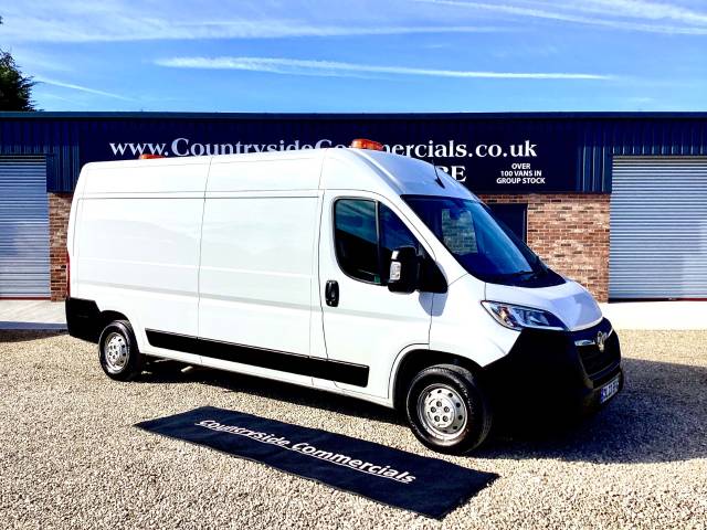 Vauxhall Movano 2.2 Turbo D 140ps H2 Van Dynamic Panel Van Diesel White