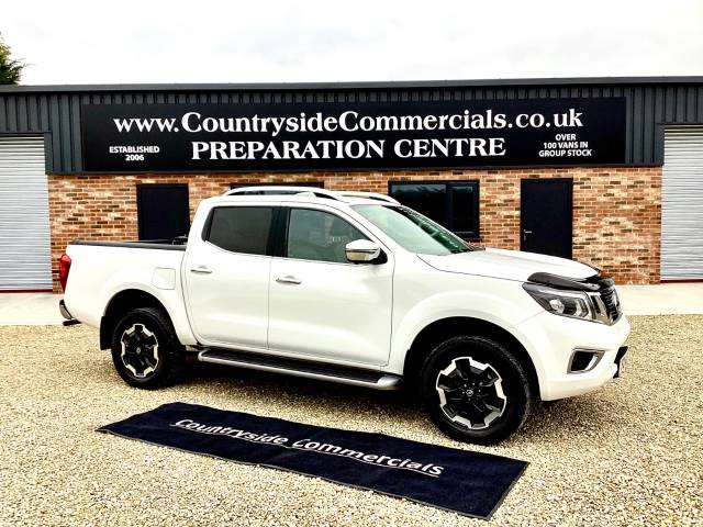 Nissan Navara Double Cab Pick Up Tekna 2.3dCi 190 TT 4WD Auto Pick Up Diesel White